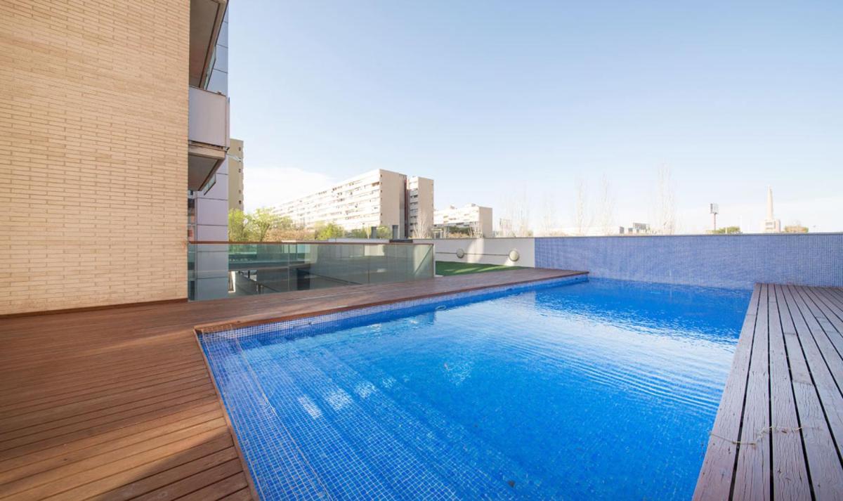 Large Terrace Luxury Apartment Сан-Адриан-де-Бесос Экстерьер фото